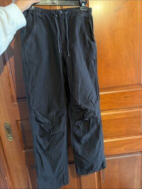 Aritzia- TNA’s parachute/cargo utility pants size XS